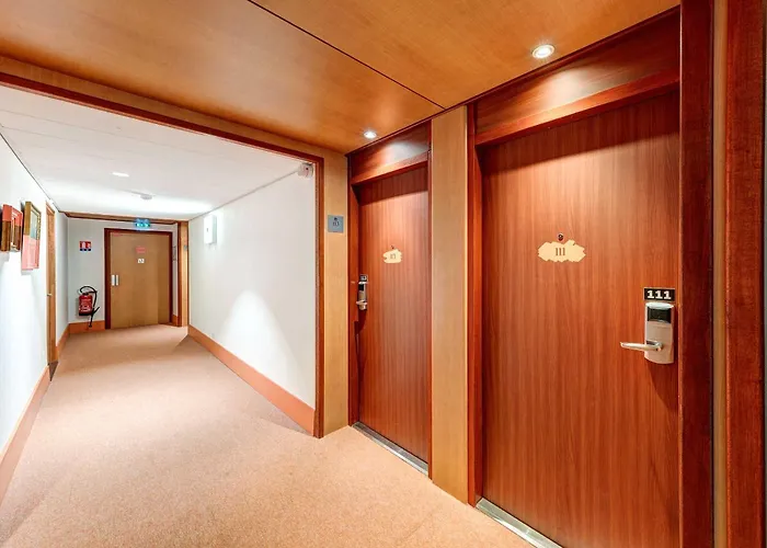 B&B HOTEL Rueil-Malmaison Gare