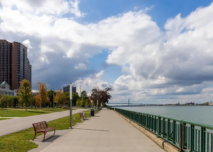 Holiday Inn Express Windsor Waterfront By Ihg