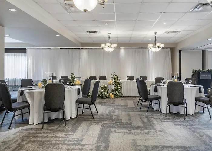 Best Western Plus Chocolate Lake Hotel - Halifax