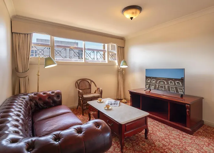 Hadley'S Orient Hotel