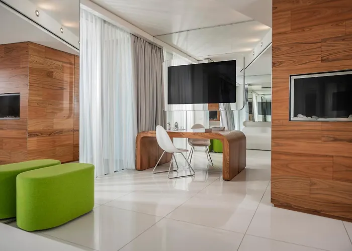 I-Suite Hotel