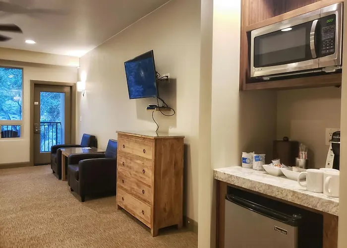 Driftwood Lodge Springdale