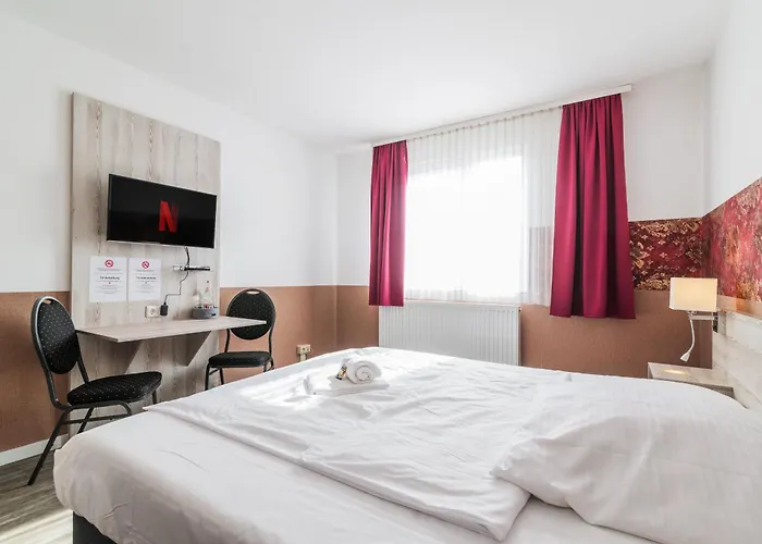 Hotel Cafe Galerie I Hannover-Garbsen I Free Parking