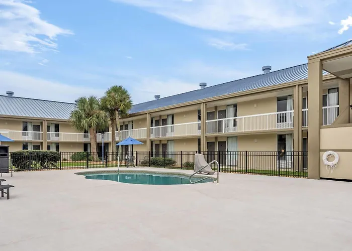 Days Inn By Wyndham Adel I-75