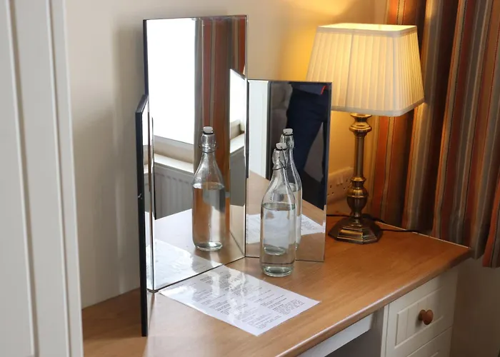 Lion Hotel & Studio Apartments