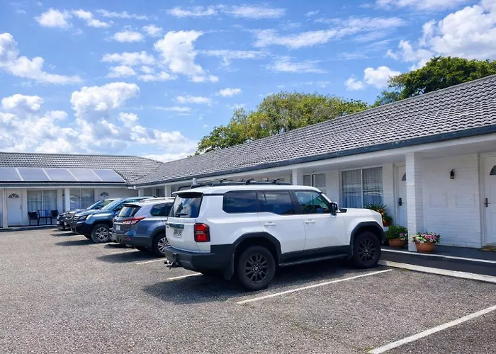 Cooks Endeavour Motor Inn - Near Beach & Gold Coast Airport