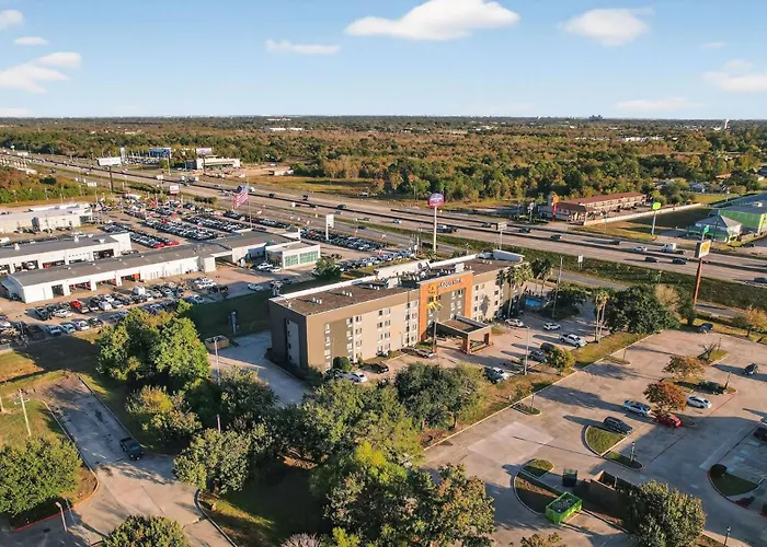 La Quinta By Wyndham Houston Baytown East