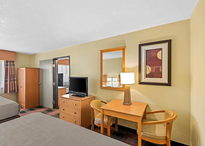 Quality Inn & Suites Des Moines Airport