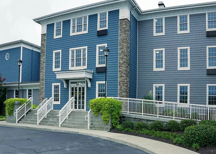Comfort Suites Chincoteague Island Bayfront Resort