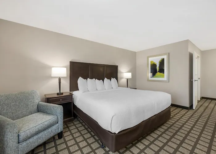 Best Western North Bryant Inn