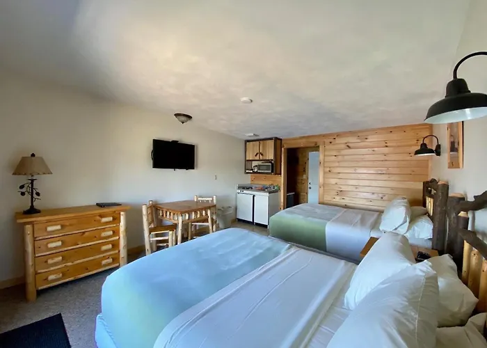 Pine Knoll Hotel Lakeside Lodge & Cabin