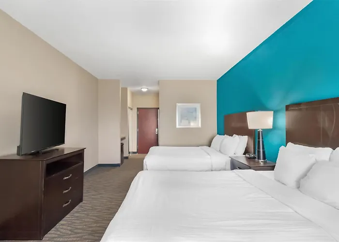 Best Western Plus Hiawatha Hotel
