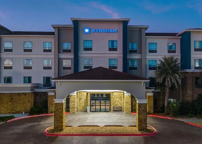 Wyndham Lake Charles Near Casinos