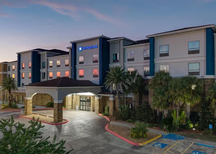 Wyndham Lake Charles Near Casinos