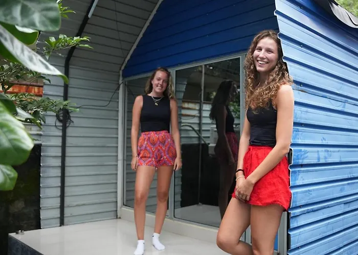 Airport A4 Transit Hub - Eco Chalets - Cmb Free Airport Pick Up & Drop 24 Hrs