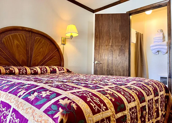 Dove Creek Inn