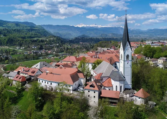 Hisa Linhart, Hotel & Restaurant