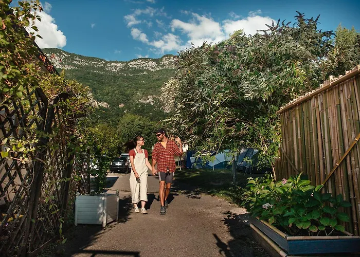 Camping Routes Du Monde Atc Veyrier Du Lac - Annecy
