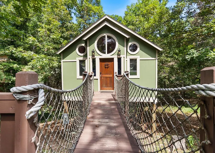 The Grand Treehouse Resort