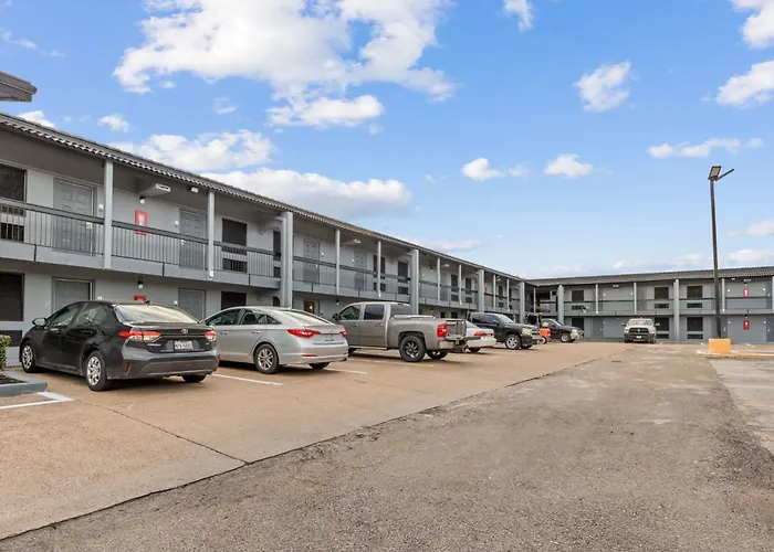 Days Inn & Suites By Wyndham Texas City - Galveston Area