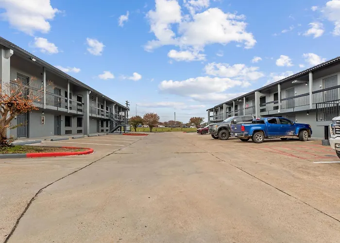 Days Inn & Suites By Wyndham Texas City - Galveston Area
