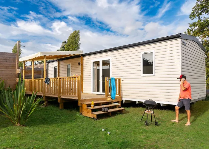 Camping Les Carolins - 4 Etoiles