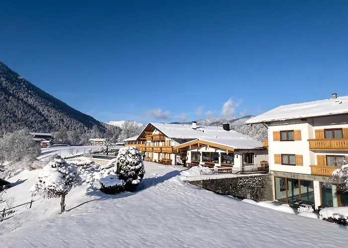 Hotel Hanauerlehen - Ruhige & Zentrale Top-Lage - Mit Schwimmbad, Sauna, Parkplaetze & Cafe - Bayerischer Familienbetrieb