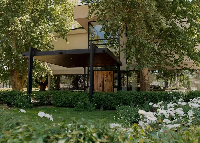 La Urumpta Hotel, Aken Mind