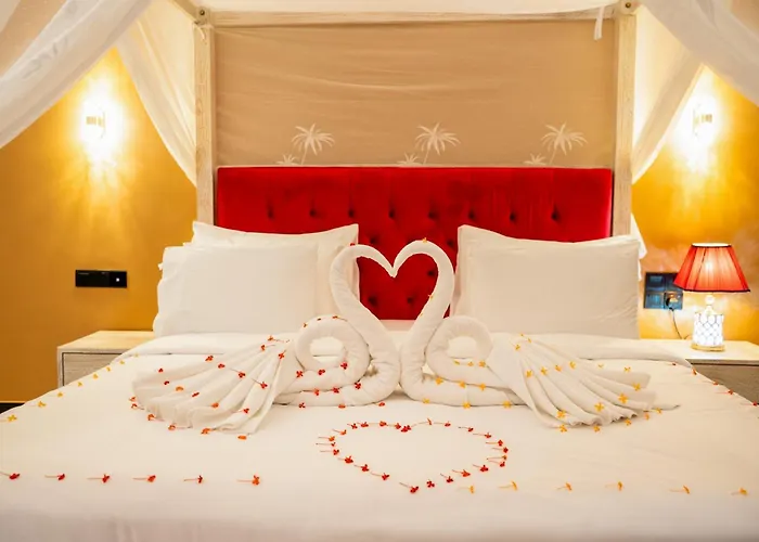 White Land City Hotel