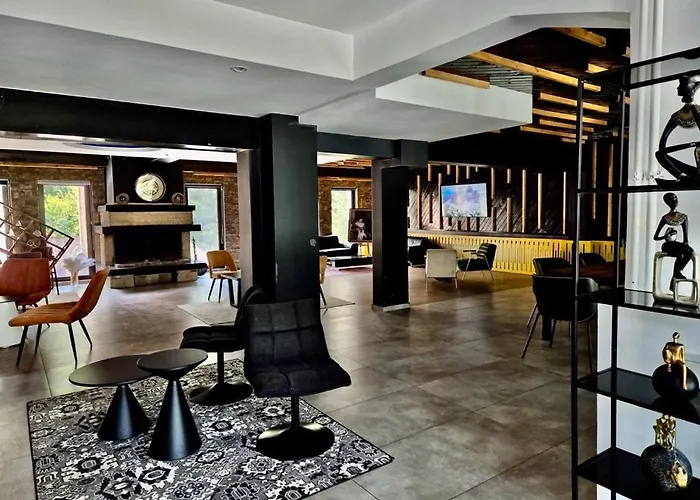 Lakeview Hotel & Apartments
