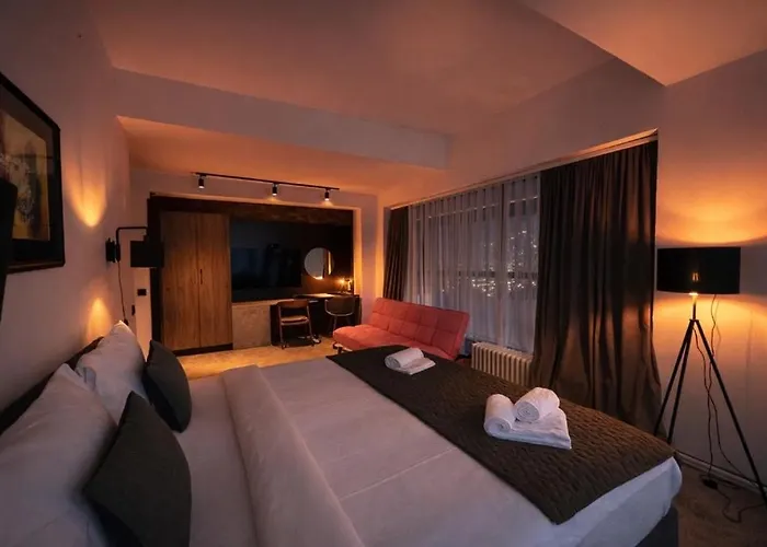 Lakeview Hotel & Apartments