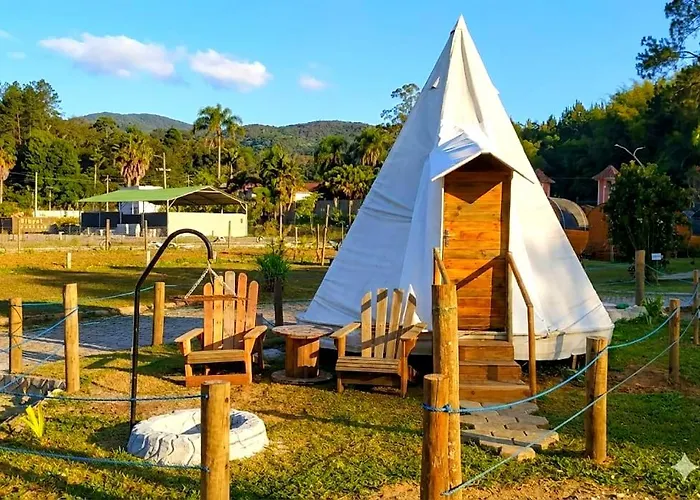 Familycamp hospedagem perto do Magic City