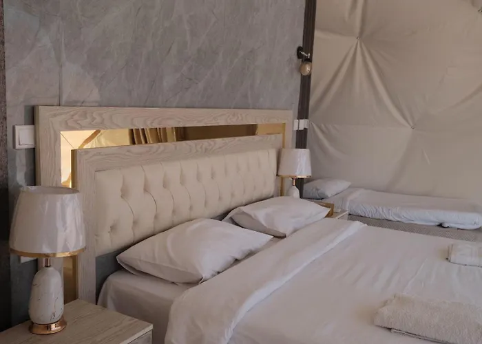 Rum Plaza Luxury Camp