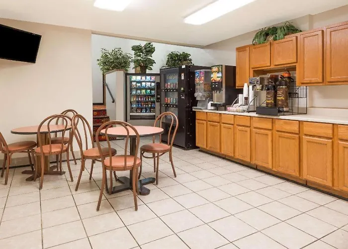 Baymont By Wyndham Bridgeton St Louis