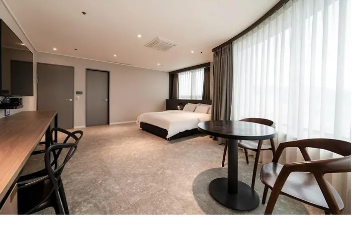 Queentown Hotel
