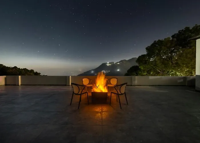 Pine Garden Heera Lodge Kasauli Near Mall Road Operated By Evening Sky