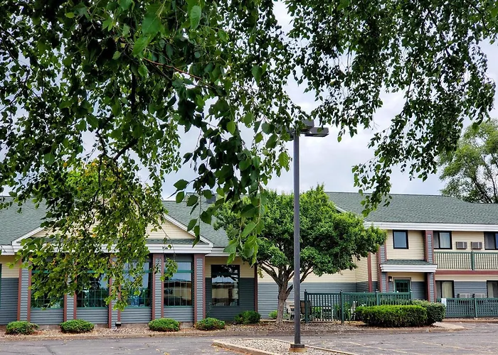 River Hill Inn & Suites