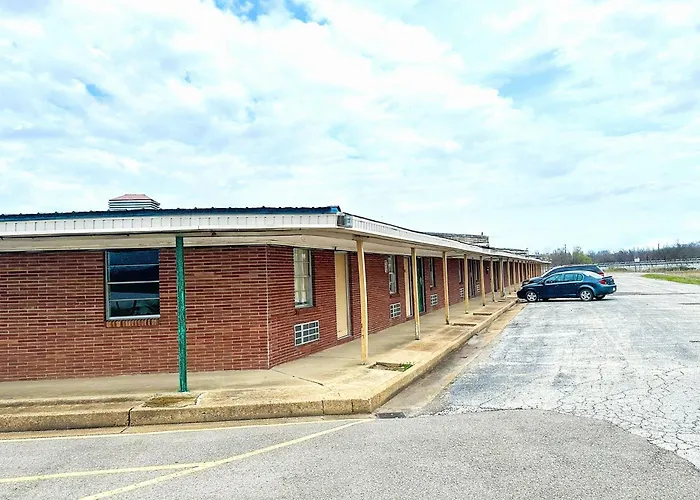 Shamrock Kings Inn By Oyo Marked Tree I-555