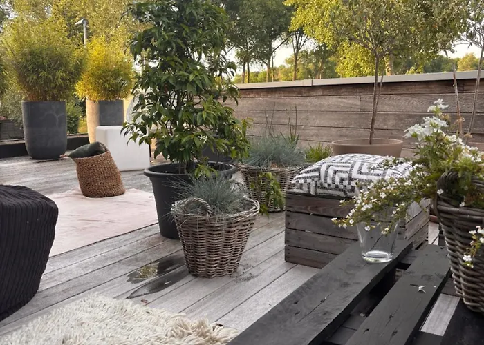 La Maison Noire Au Coin