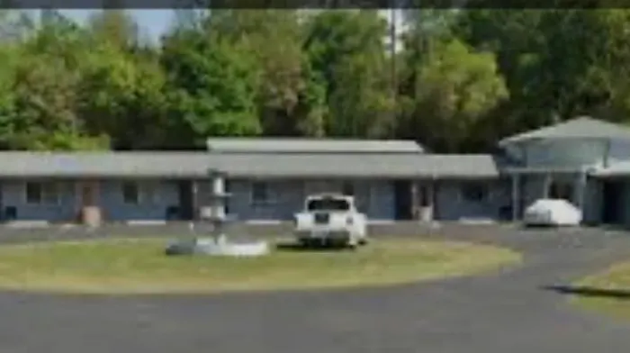 Rainbow Fountain Motel