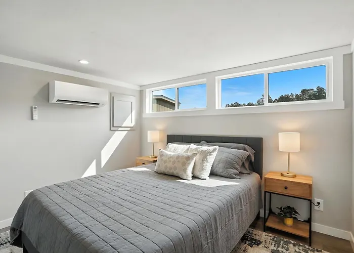 Dakota Sky- Brand New 1 Bd Cabin