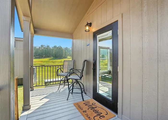 Dakota Sky- Brand New 1 Bd Cabin