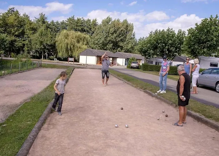 Zecamping 3 Etoiles Pet Friendly Avec Acces Direct A La Base De Loisir