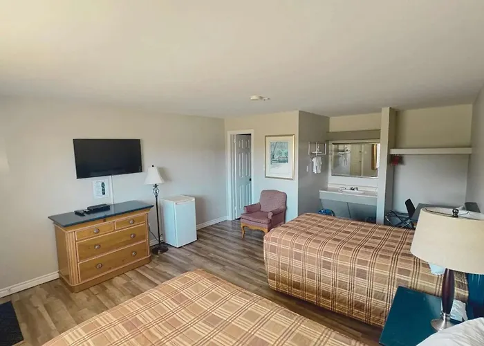Motel L'Acadien Sur Mer
