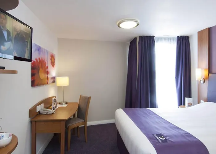 Premier Inn Woking West - A324