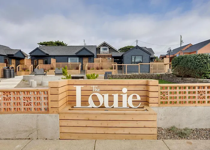 The Salome - Ada Friendly At The Louie Boutique Motel, Walk To Everything! Dog Friendly!