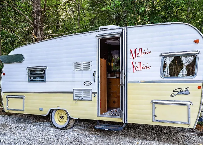 3 Cabins W/ Sauna, Hot Tubs, Pickleball, & Golf!