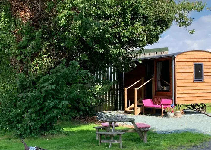 Cosy Shepherd'S Hut Near Shrewsbury