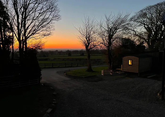 Cosy Shepherd'S Hut Near Shrewsbury