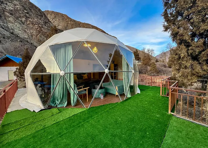 Yolo Outdoors - Riverside Luxury Domes & Glamping, Jispa